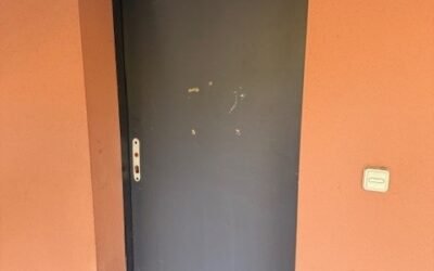 Porte bloquée à Vergèze