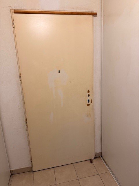 porte bloquée à Vergèze